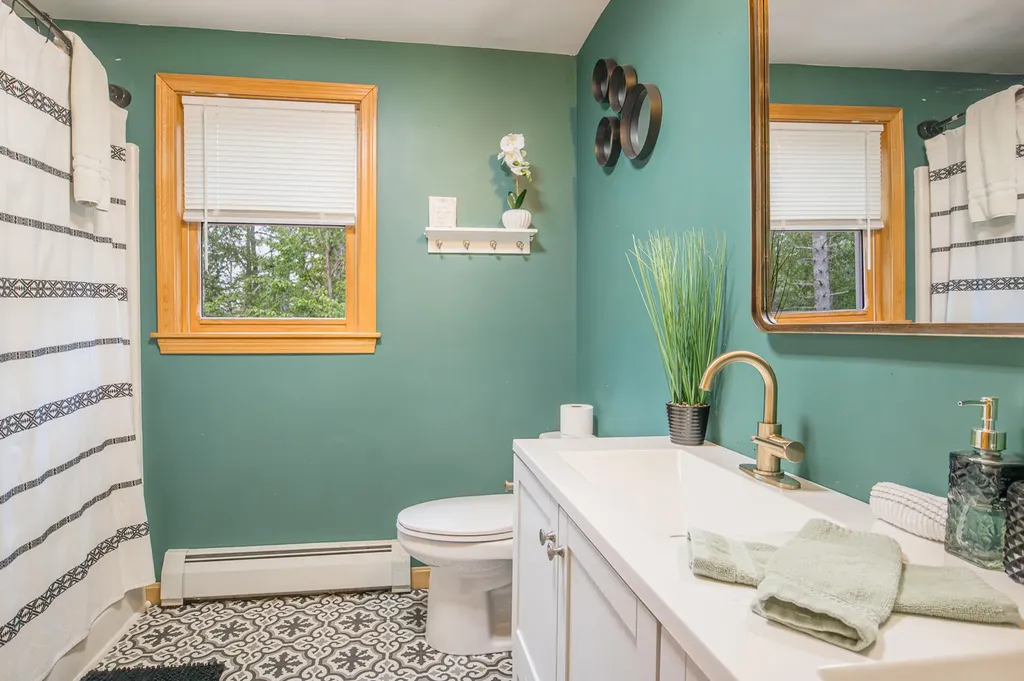 143 Old Portland Road Waterboro ME 04061
