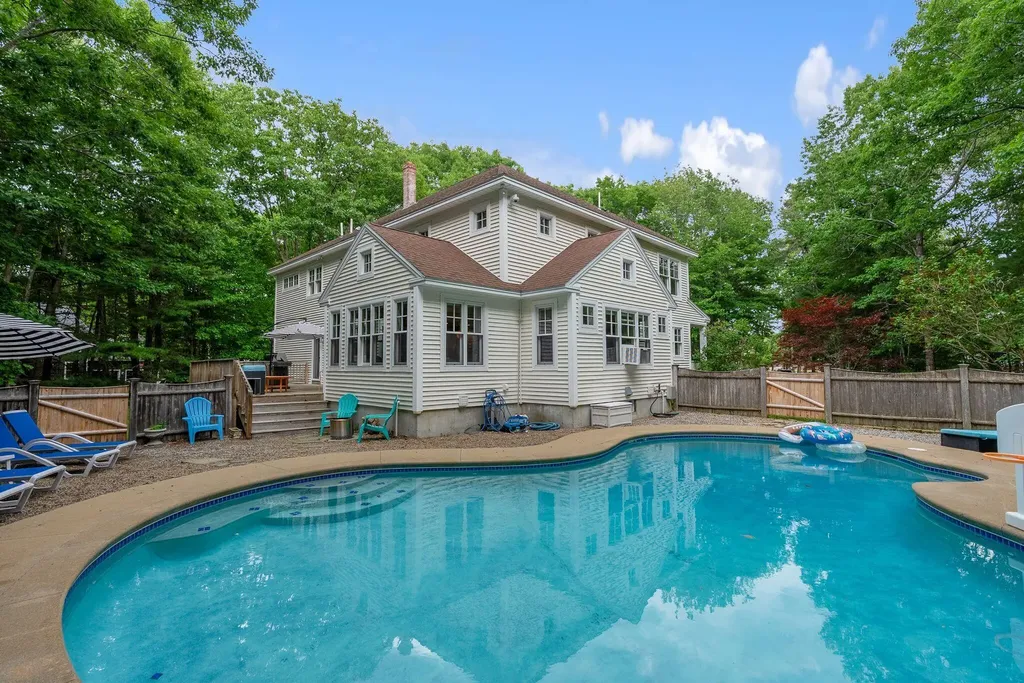 9 Fen Way Kennebunk ME 04043