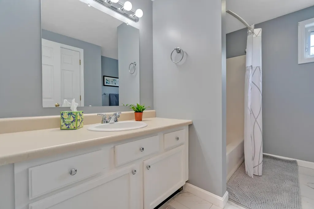 2 Mothers Way Kennebunk ME 04043