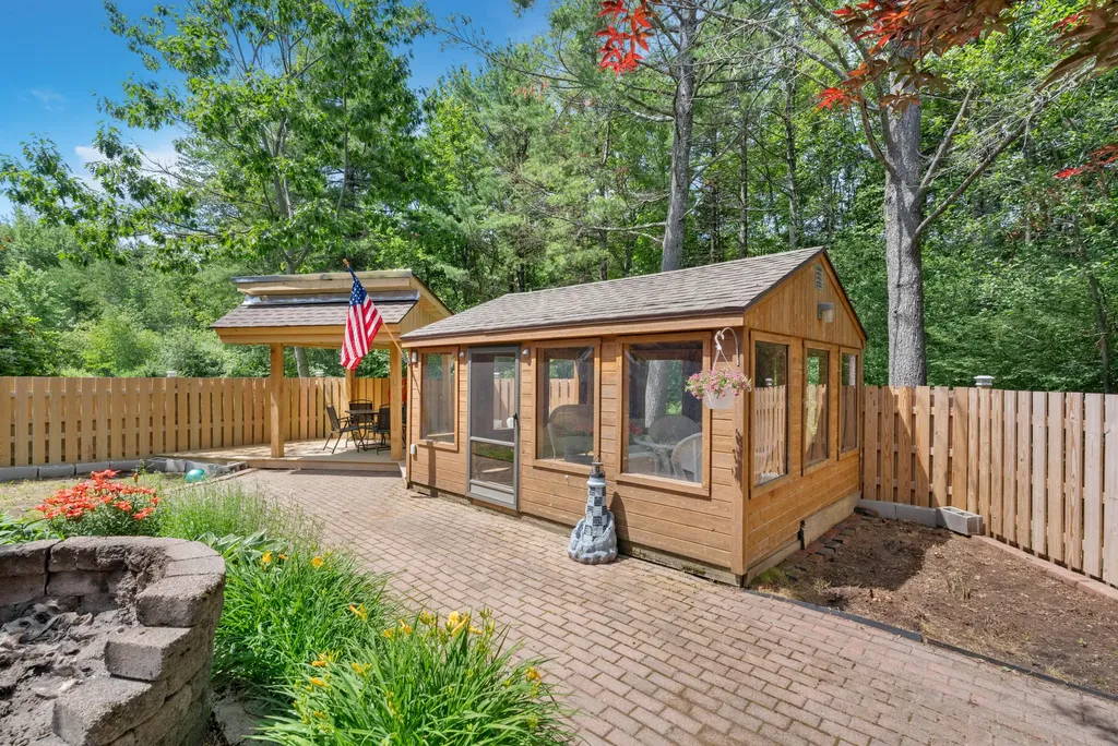 2 Mothers Way Kennebunk ME 04043
