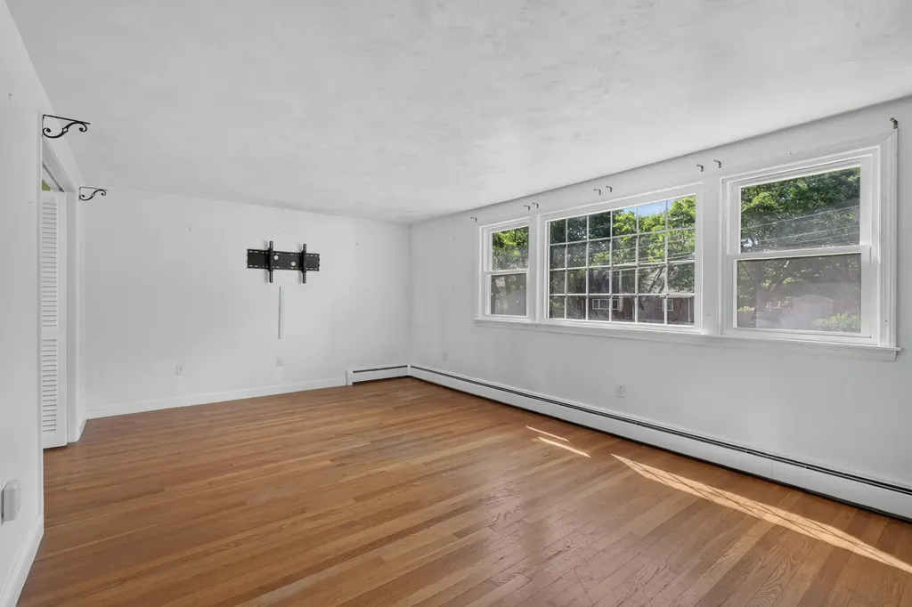 82 Columbia Avenue Brunswick ME 04011