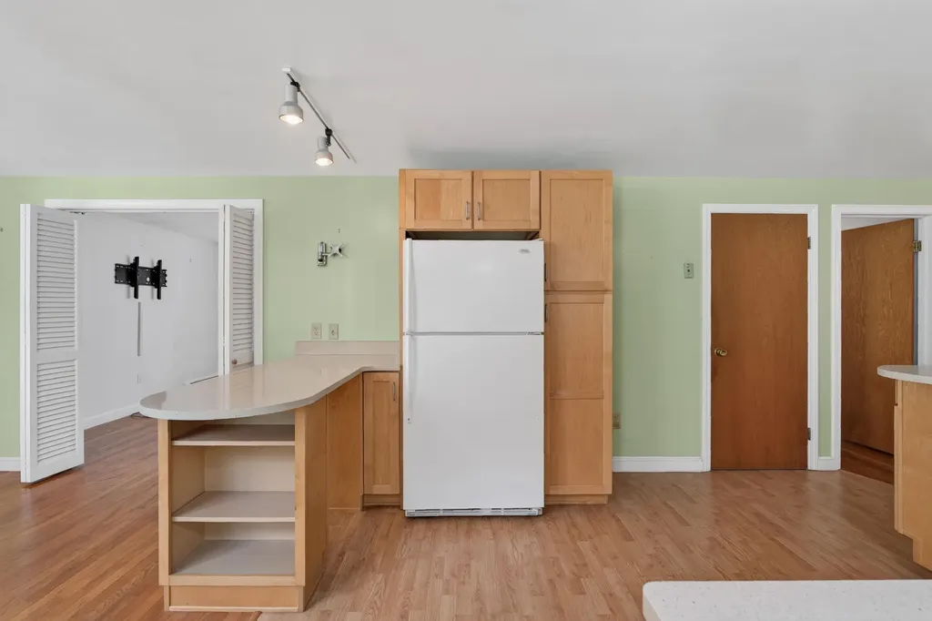 82 Columbia Avenue Brunswick ME 04011