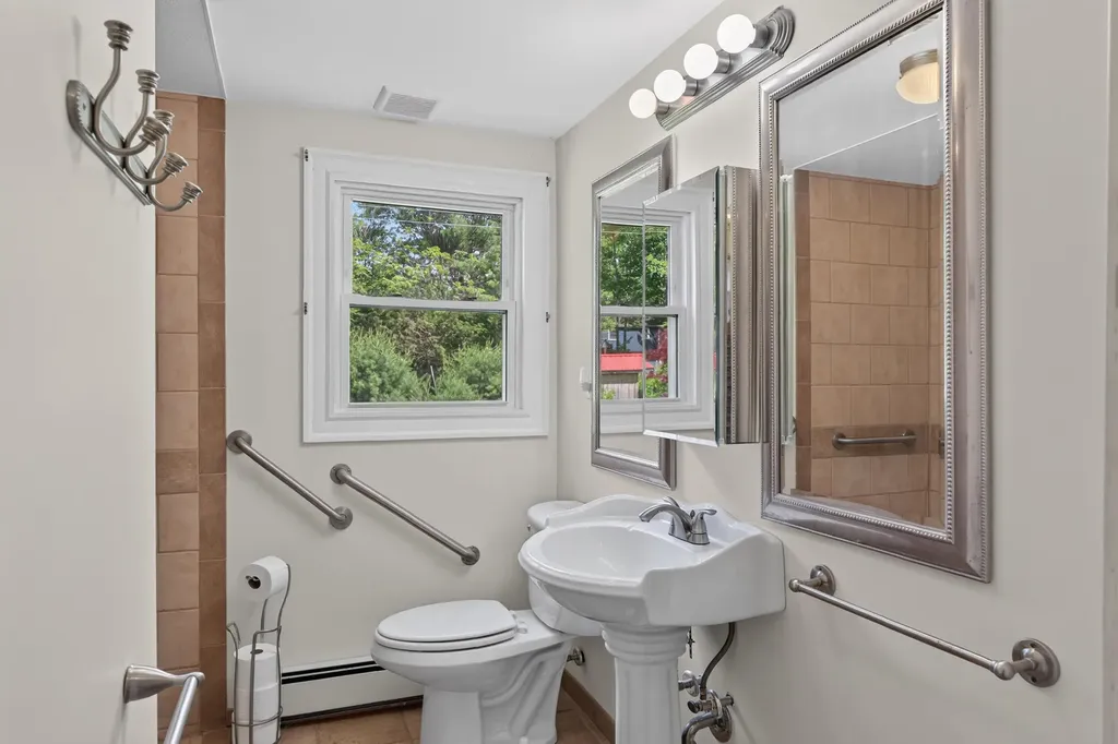 82 Columbia Avenue Brunswick ME 04011