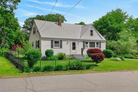82 Columbia Avenue Brunswick ME 04011