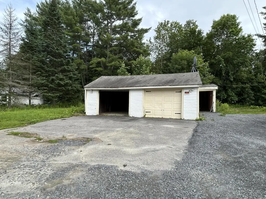 1535 Bangor Road Clinton ME 04927