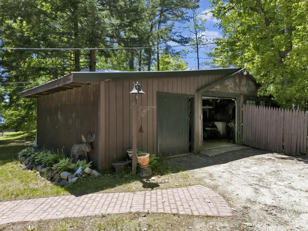 1 Colonial Mast Road Naples ME 04055