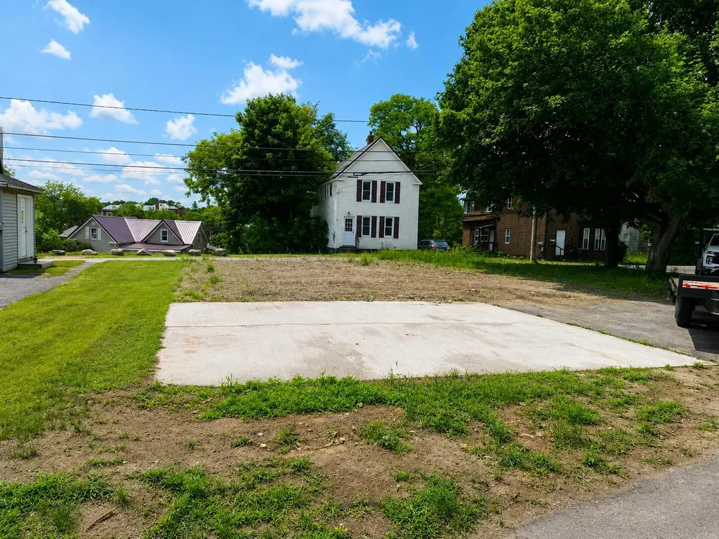 12 Grays Lane Old Town ME 04468