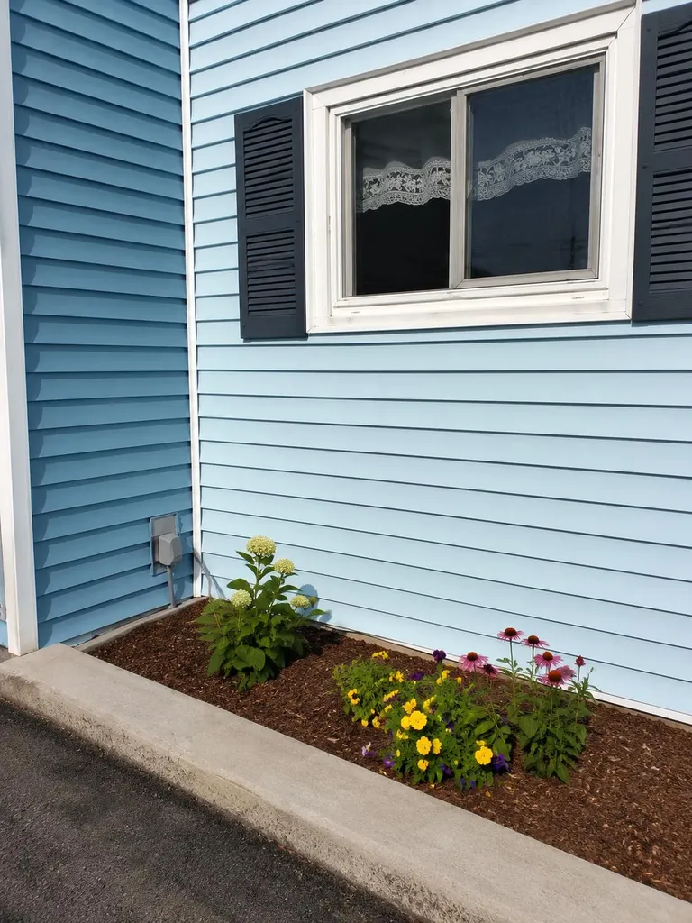 12 Grays Lane Old Town ME 04468