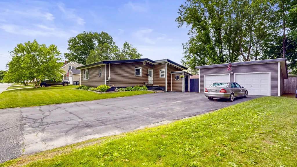26 Columbia Street Lewiston ME 04240