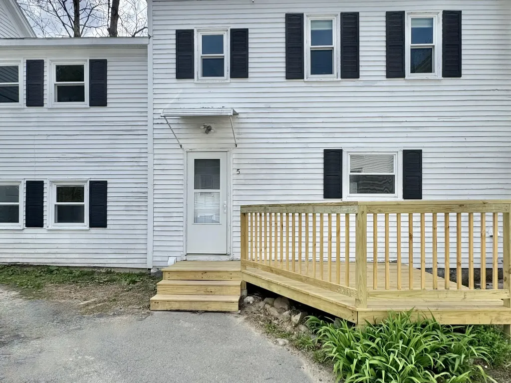 5 Ossipee Trail E Standish ME 04084