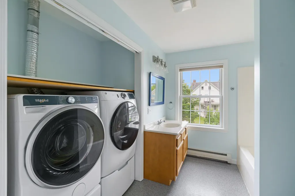 211 Oak Street Bath ME 04530