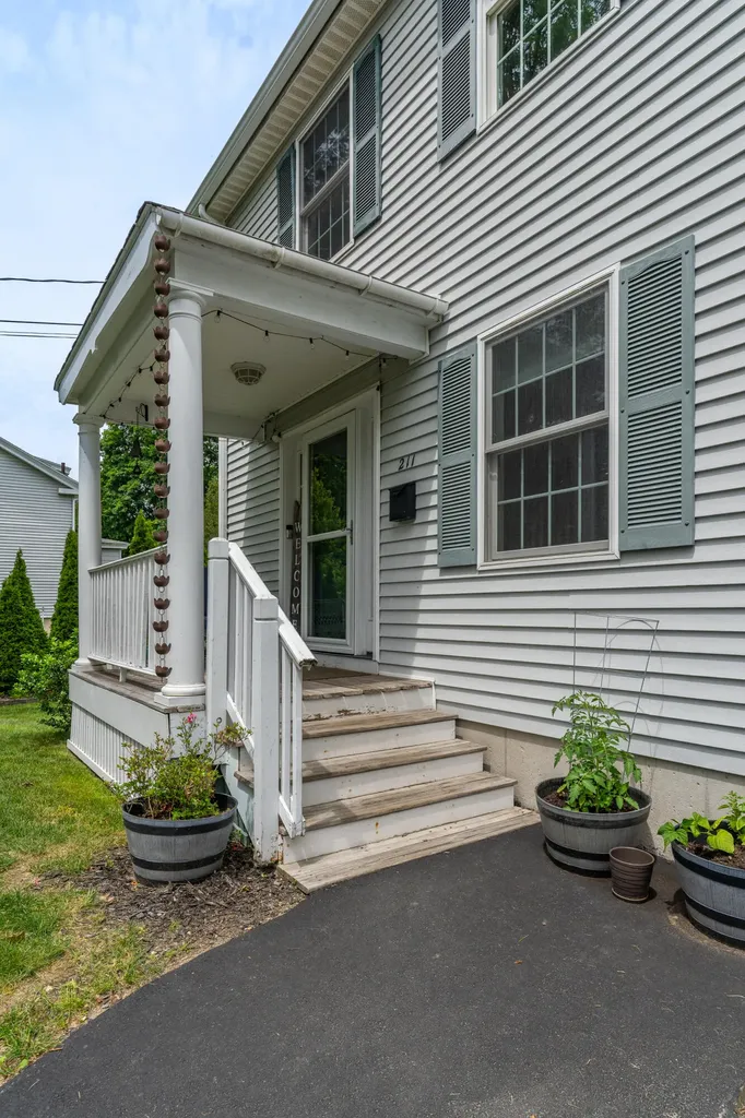 211 Oak Street Bath ME 04530