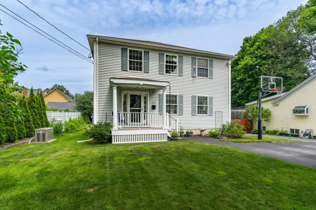 211 Oak Street Bath ME 04530