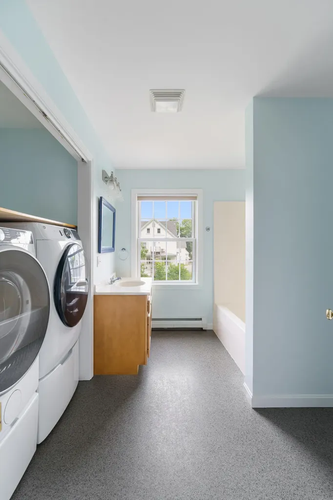 211 Oak Street Bath ME 04530