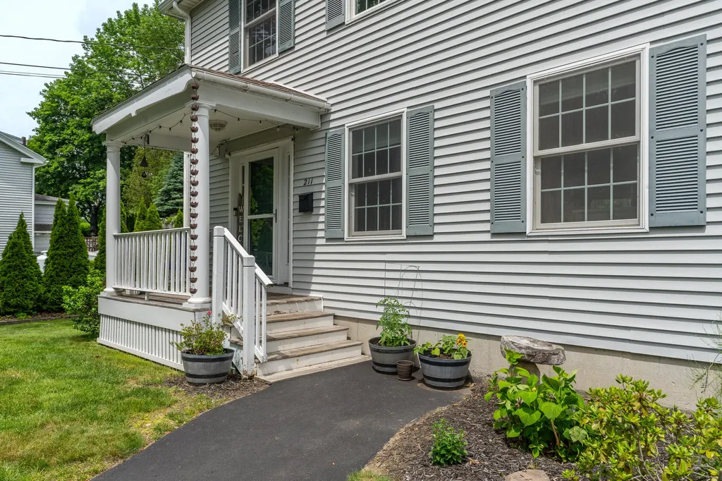 211 Oak Street Bath ME 04530