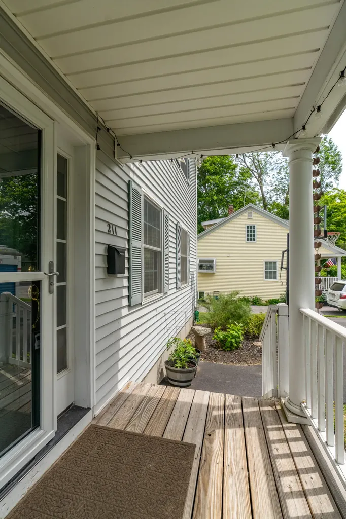 211 Oak Street Bath ME 04530