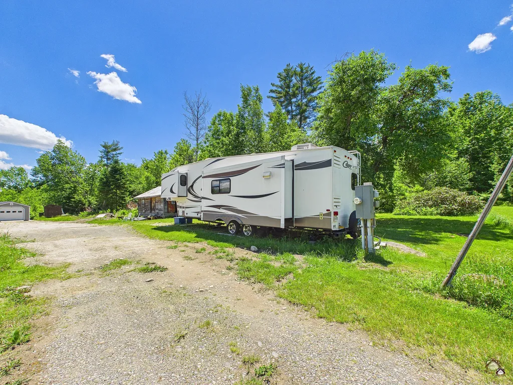 19 Swan Road New Sharon ME 04955