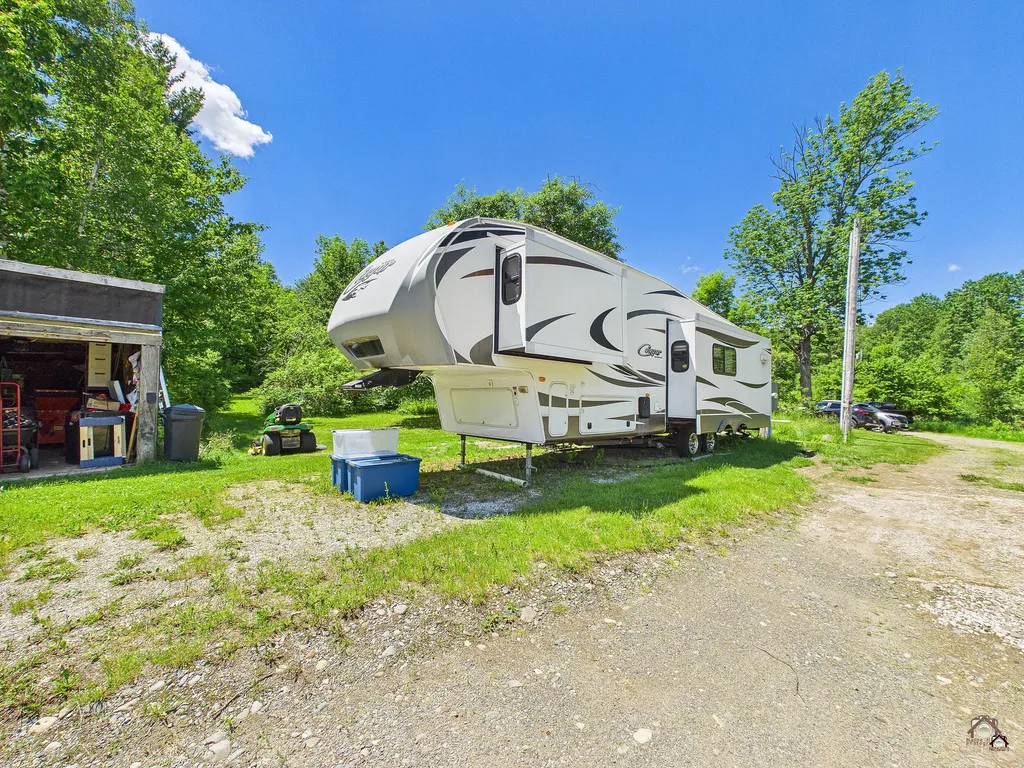 19 Swan Road New Sharon ME 04955