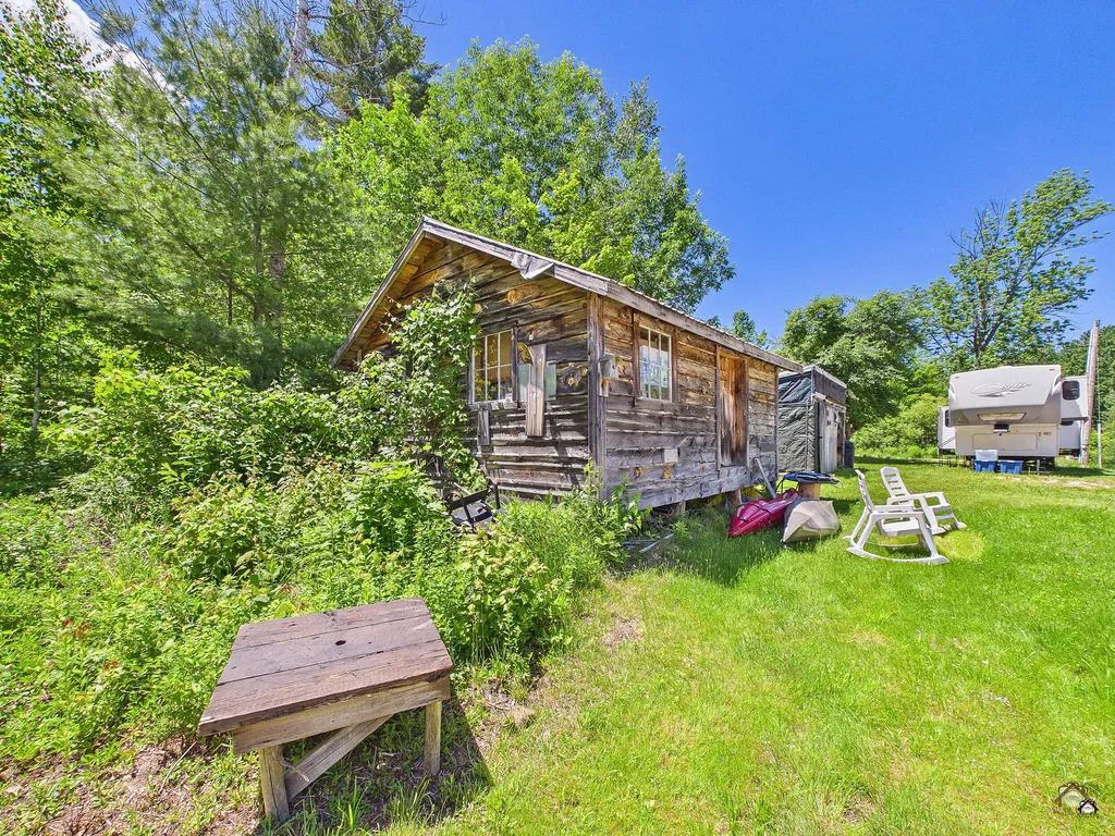 19 Swan Road New Sharon ME 04955