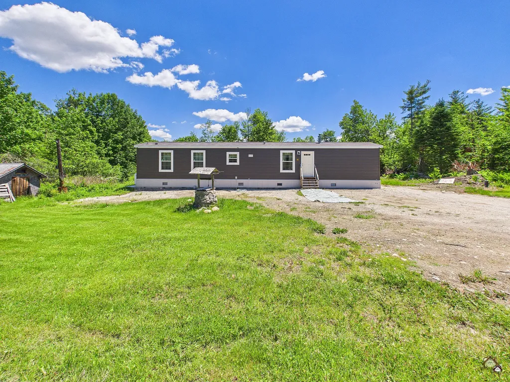 19 Swan Road New Sharon ME 04955