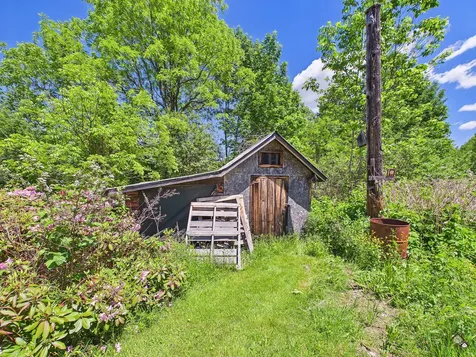 19 Swan Road New Sharon ME 04955