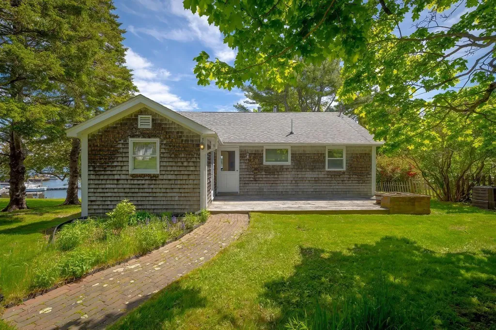 5 Windswept Way Tremont ME 04612