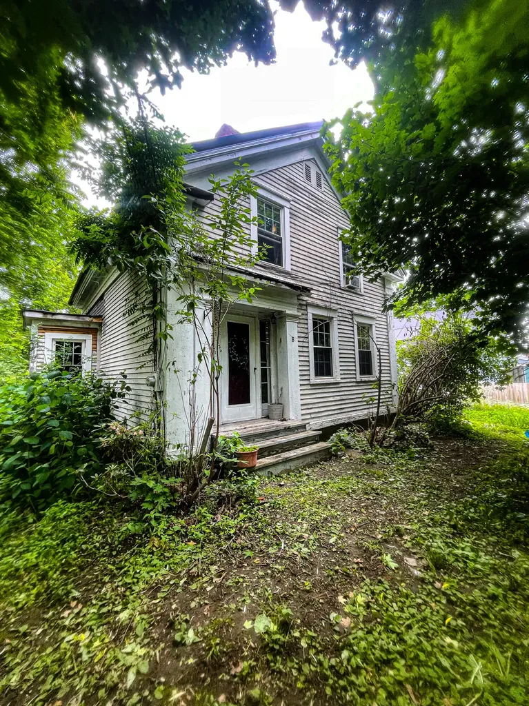 8 Summer Street Hampden ME 04444