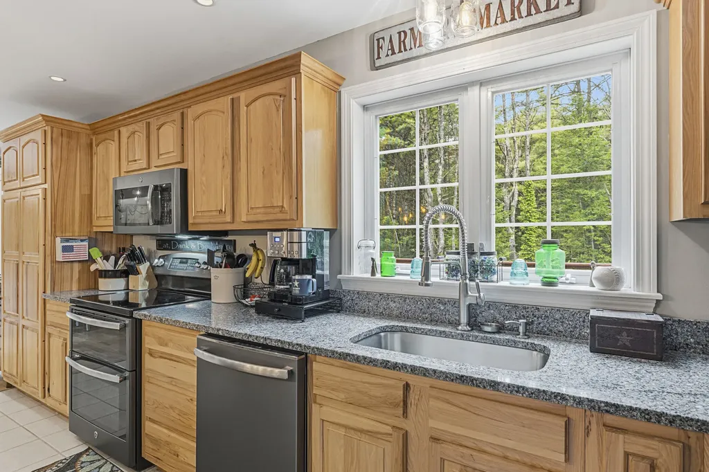 64 Norway Drive Woolwich ME 04579