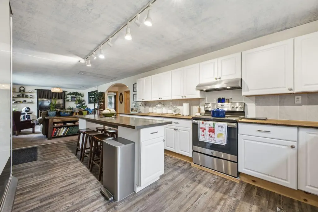 3 Willow Lane Kennebunk ME 04043
