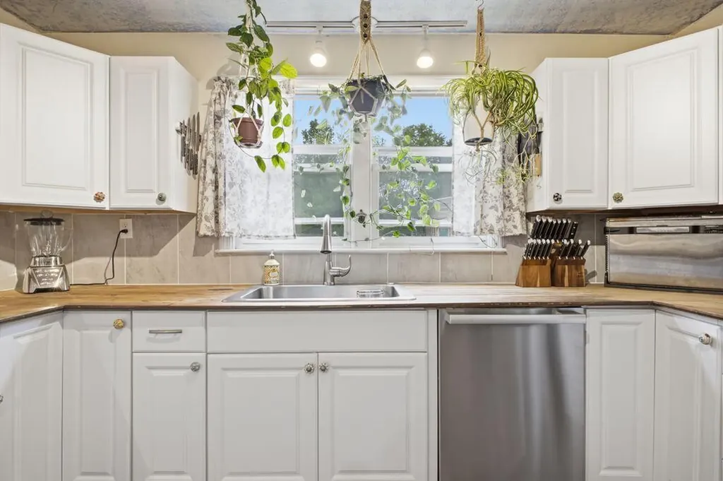 3 Willow Lane Kennebunk ME 04043