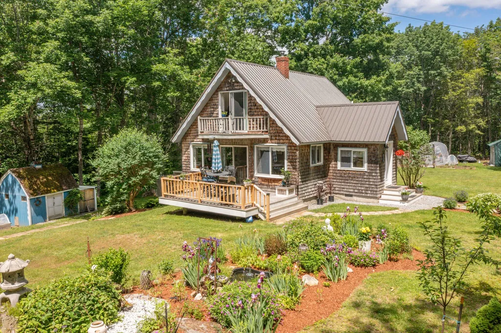 105 Perry Greene Hill Road Waldoboro ME 04572