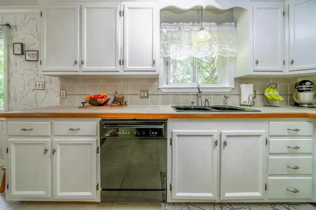 105 Perry Greene Hill Road Waldoboro ME 04572