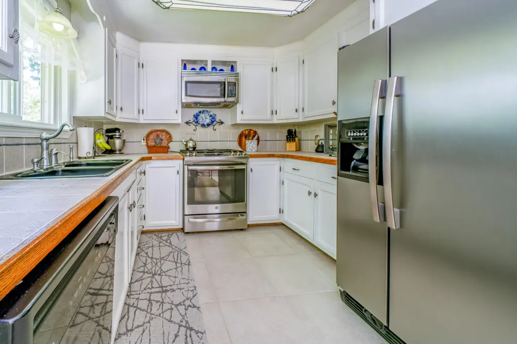 105 Perry Greene Hill Road Waldoboro ME 04572