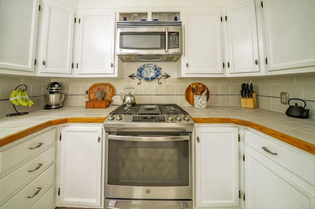 105 Perry Greene Hill Road Waldoboro ME 04572