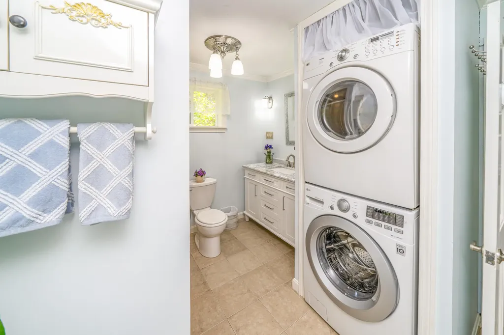 105 Perry Greene Hill Road Waldoboro ME 04572