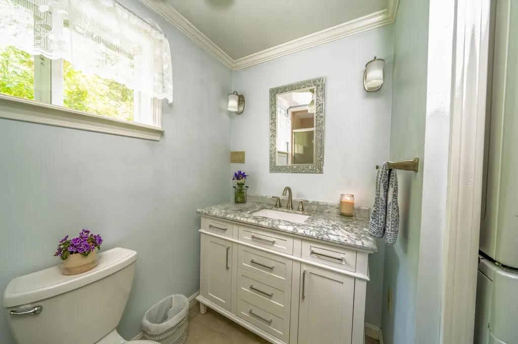 105 Perry Greene Hill Road Waldoboro ME 04572