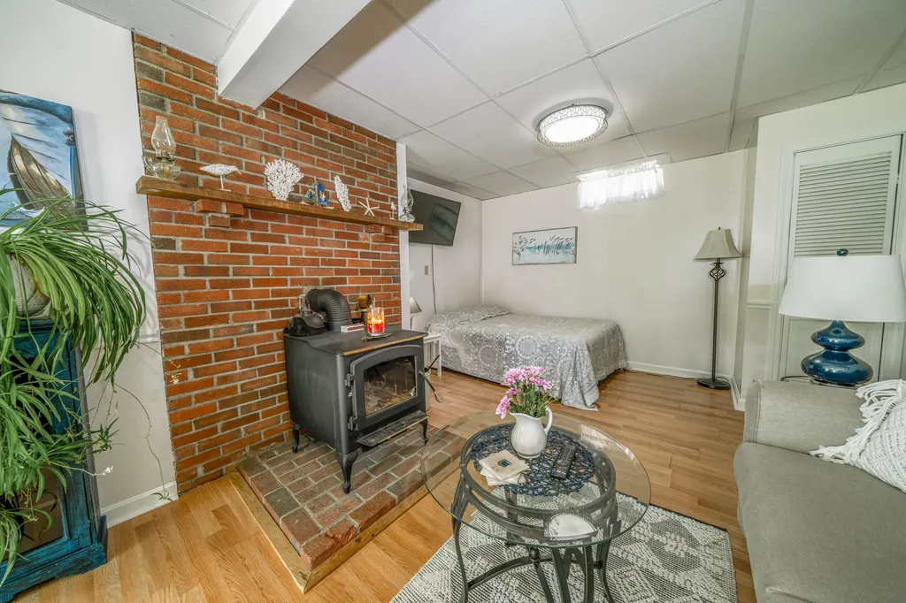 105 Perry Greene Hill Road Waldoboro ME 04572