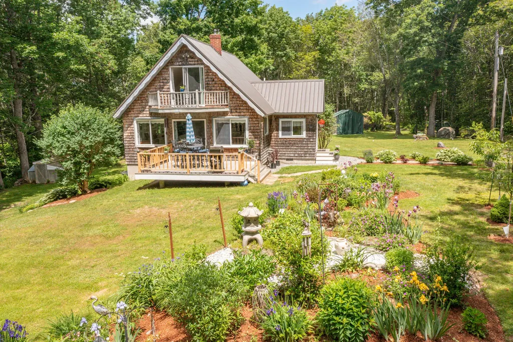 105 Perry Greene Hill Road Waldoboro ME 04572