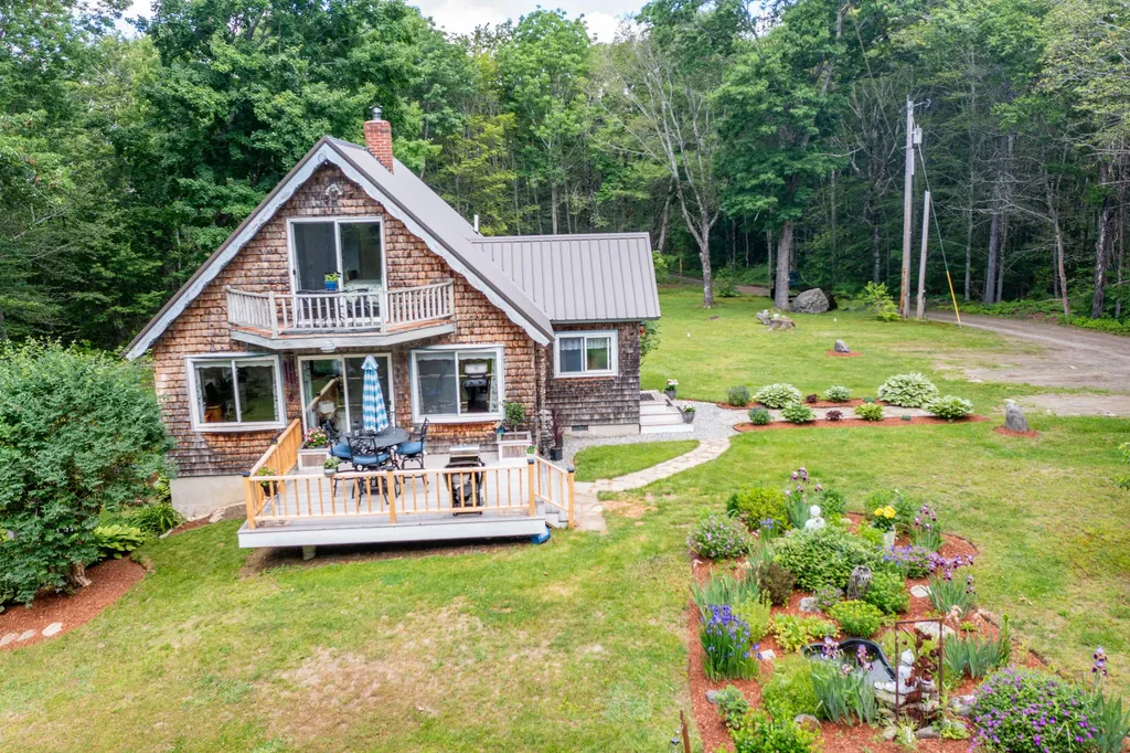 105 Perry Greene Hill Road Waldoboro ME 04572