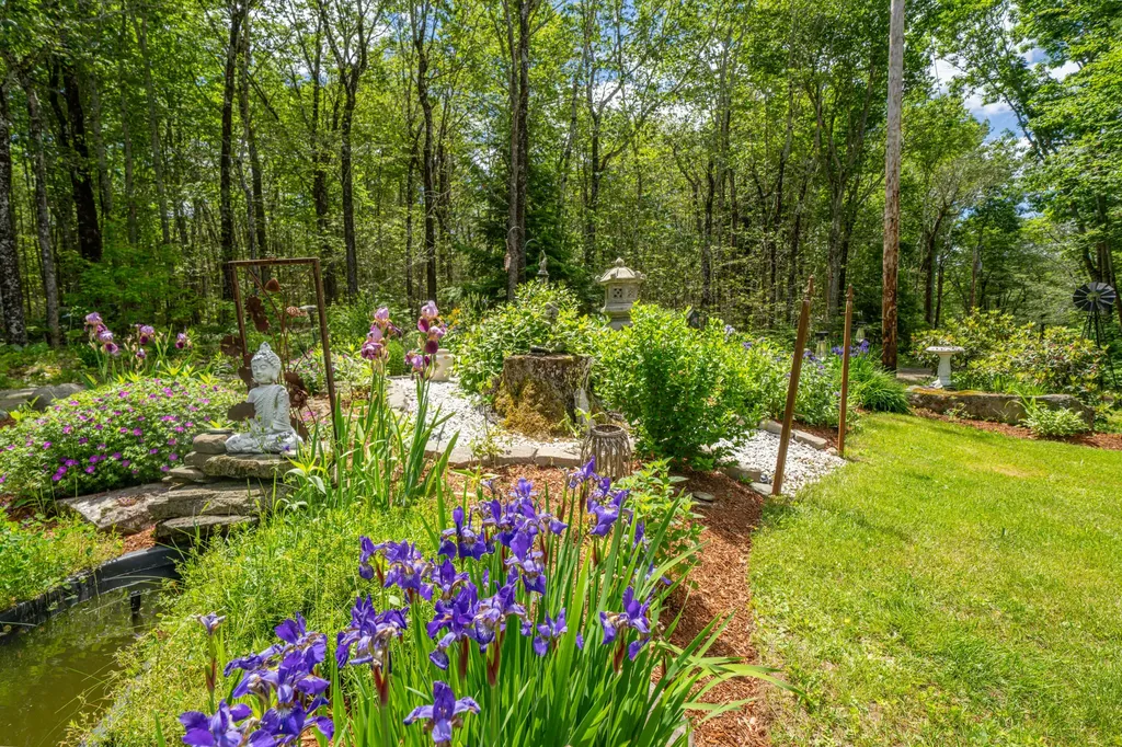 105 Perry Greene Hill Road Waldoboro ME 04572