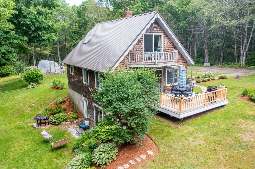 105 Perry Greene Hill Road Waldoboro ME 04572