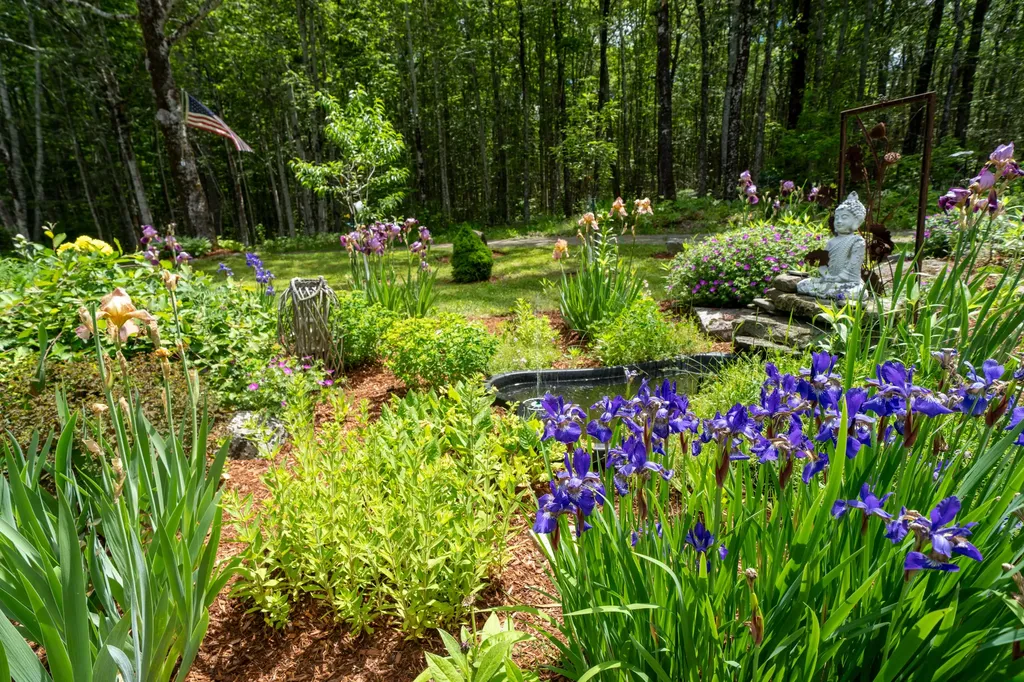 105 Perry Greene Hill Road Waldoboro ME 04572