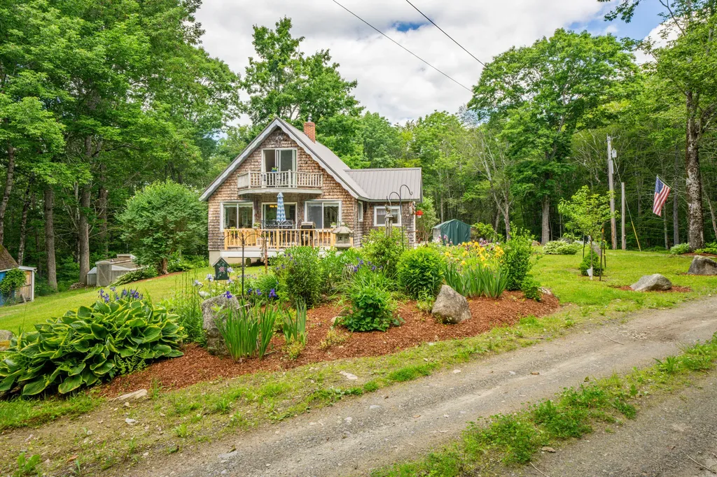 105 Perry Greene Hill Road Waldoboro ME 04572