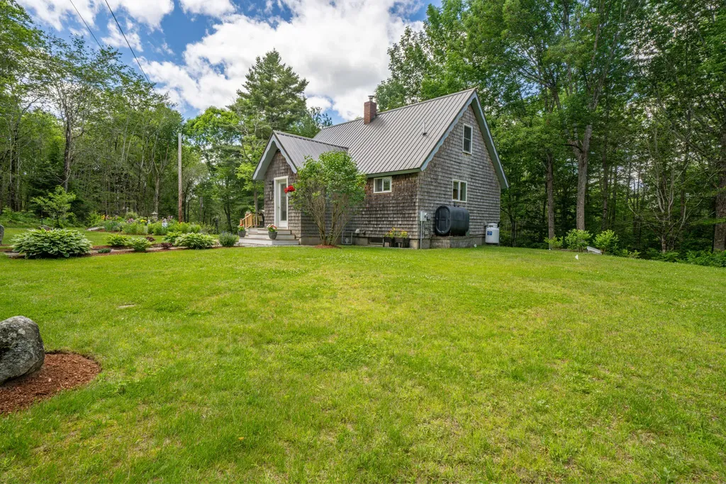 105 Perry Greene Hill Road Waldoboro ME 04572