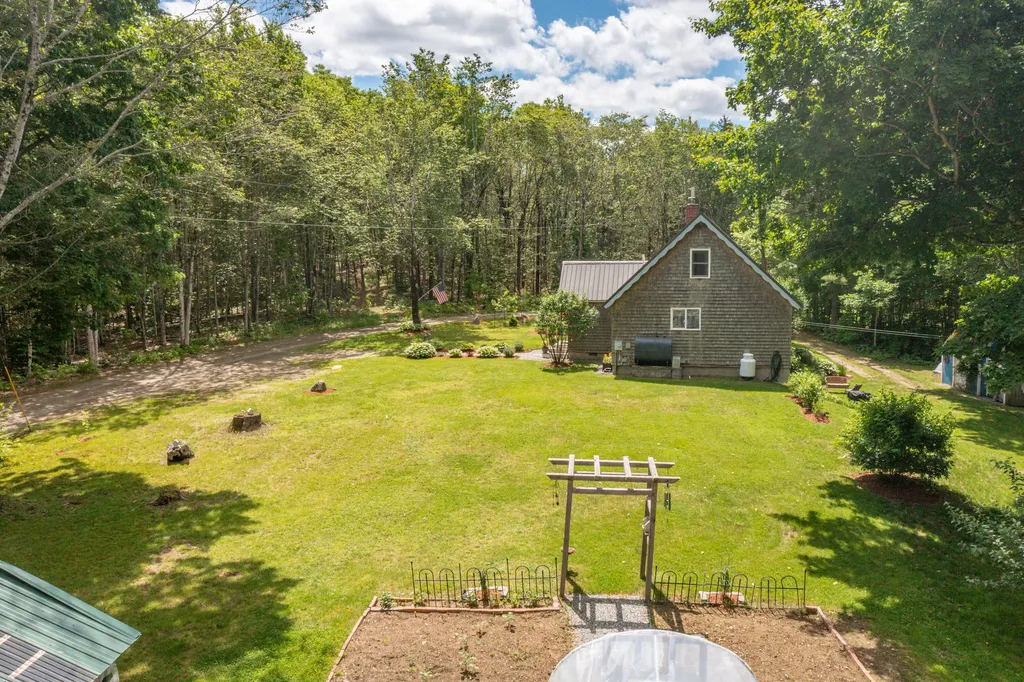 105 Perry Greene Hill Road Waldoboro ME 04572