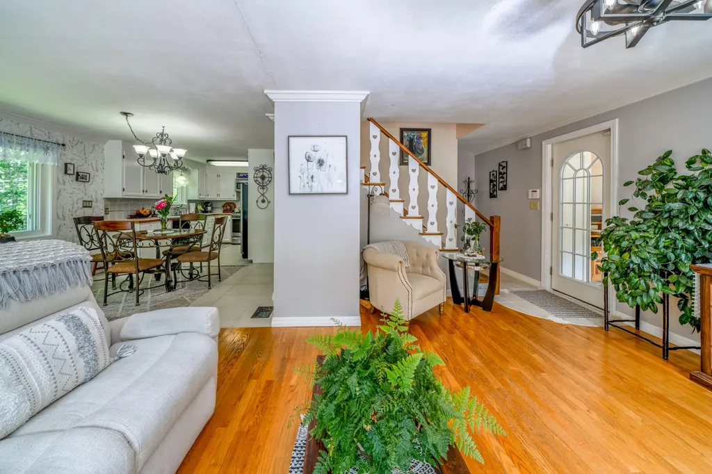105 Perry Greene Hill Road Waldoboro ME 04572
