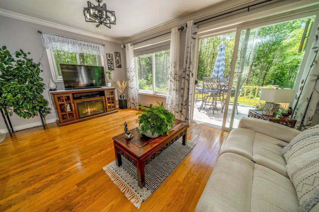 105 Perry Greene Hill Road Waldoboro ME 04572