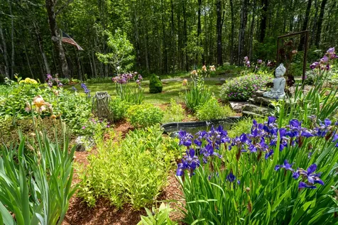 105 Perry Greene Hill Road Waldoboro ME 04572