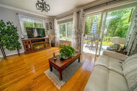 105 Perry Greene Hill Road Waldoboro ME 04572