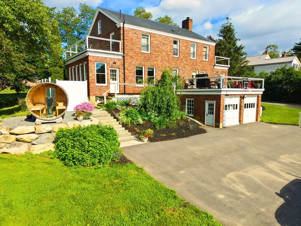 715 River Road Orrington ME 04474
